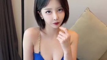 摆弄姿势的女模特[23P]