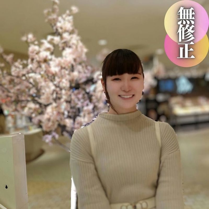 【初撮り】【顔出し】愛嬌無敵の『素朴』なド素人。モジモジが止まらない。開拓してみると、どスケベ女!透き通る色白もち肌に有無を言