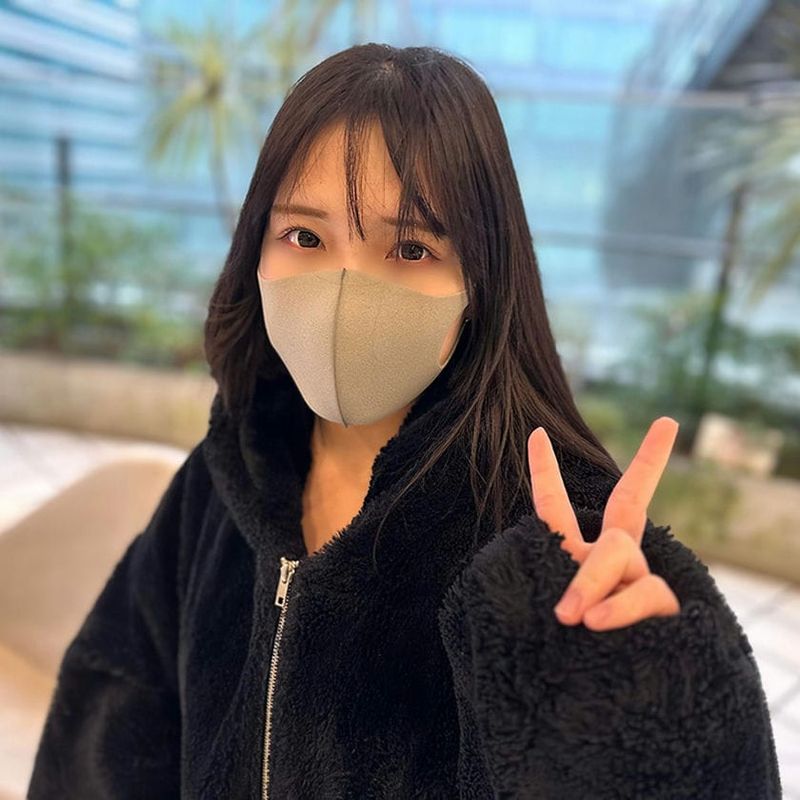 おっさんチンポで金を稼ぐお嬢様のかなみちゃん(20)。自らハメ撮り希望で荒稼ぎ!臭い精はもう惯れました。【无】