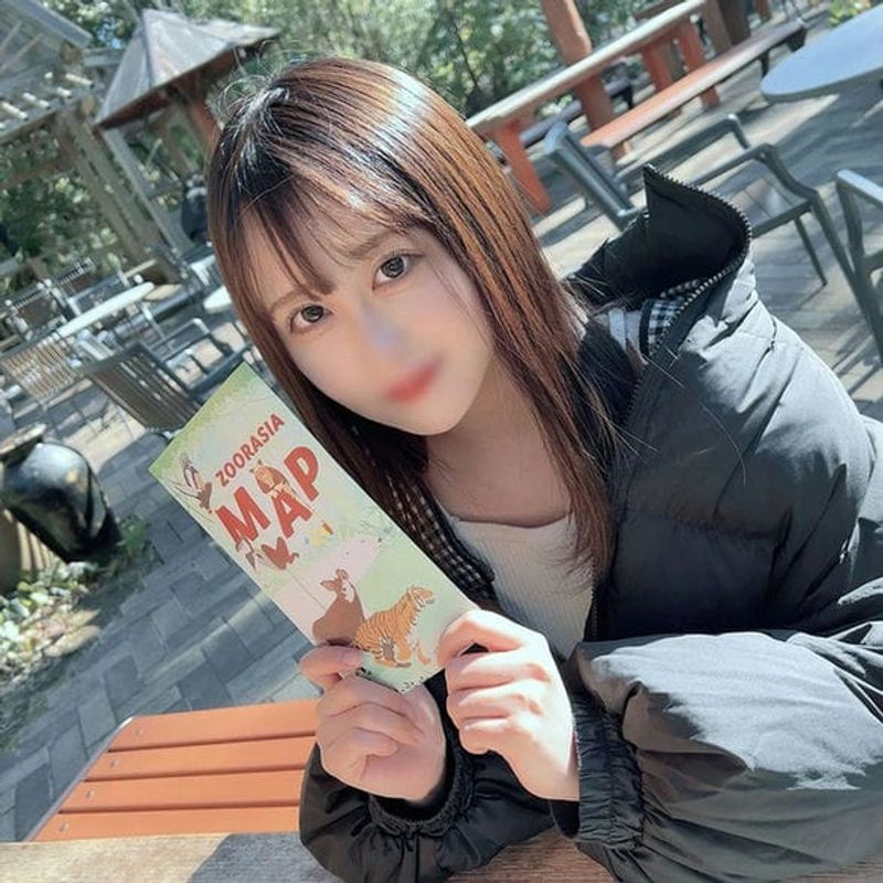 初撮影・顔出し!キスだけでびしょびしょになっちゃうウサギさんの様なめちゃカワ専門生!だけど脱いだら凄いの!まだまだ発展途上の若