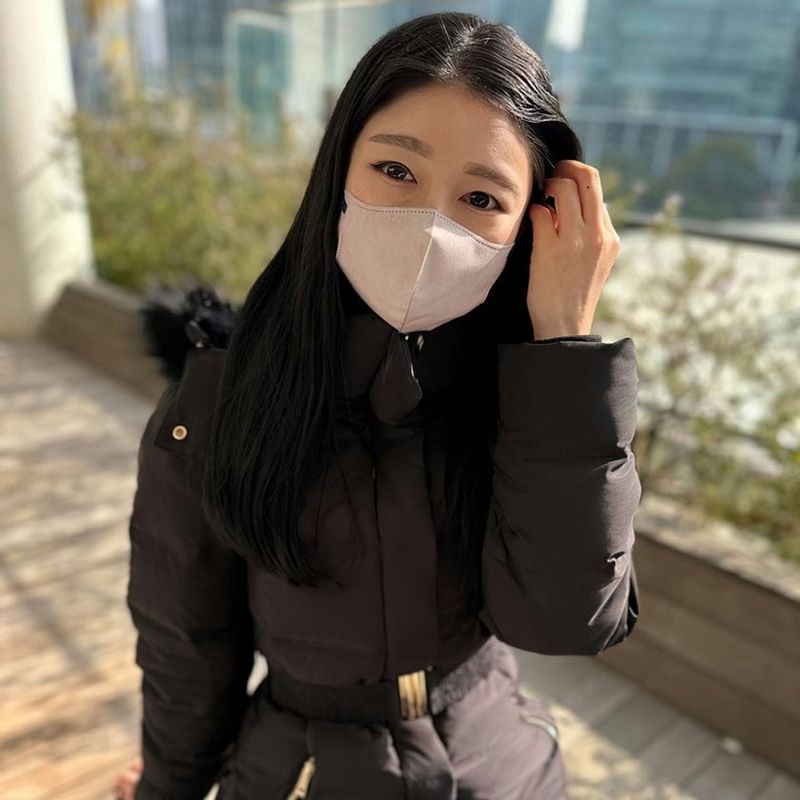 初撮り!!!清楚绮丽め有名ブランドのお嬢様店员とハメどり「身バレしなければ公开していいですよ 」冬撮影、今ようやく公开!!