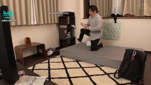DOC 第1部分 一个朋友和他的女朋友经常来看望他,因为他离学校很近。当她在我家过夜时,看到她毫无防备的身影,我抑制不住内心的激动......堀北わん