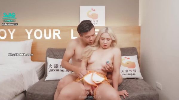 大象 《正片》金发长腿女模潮吹第一弹 RONA