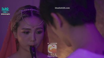 深色美女身着诱人粉色透视蕾丝内衣[30P]