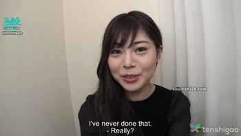 金发碧眼少女索菲身着粉色比基尼，在湖畔赤裸起舞[36P]