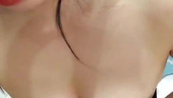 萨塔·琼斯在晨光中露出她迷人的乳房和丰满的臀部[25P]