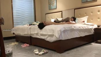2026年第一章——骚妻红色攻速装-丝袜大长腿，留下你的评论，骚妻会看！有素质的单男在哪？手势验证！【16P】