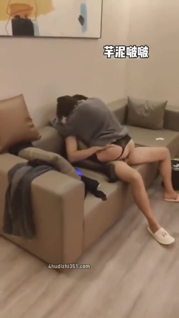 骗老婆出差 结果回家才发现...