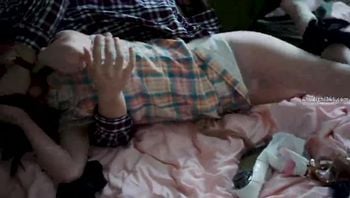 漂亮女孩靈兒慘遭私配鑰匙水管工入室強上
