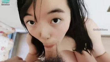 nanabae 小萝莉为油腻宅男长时深喉口交肉棒塞满整个喉咙弄的喉咙好痛呦