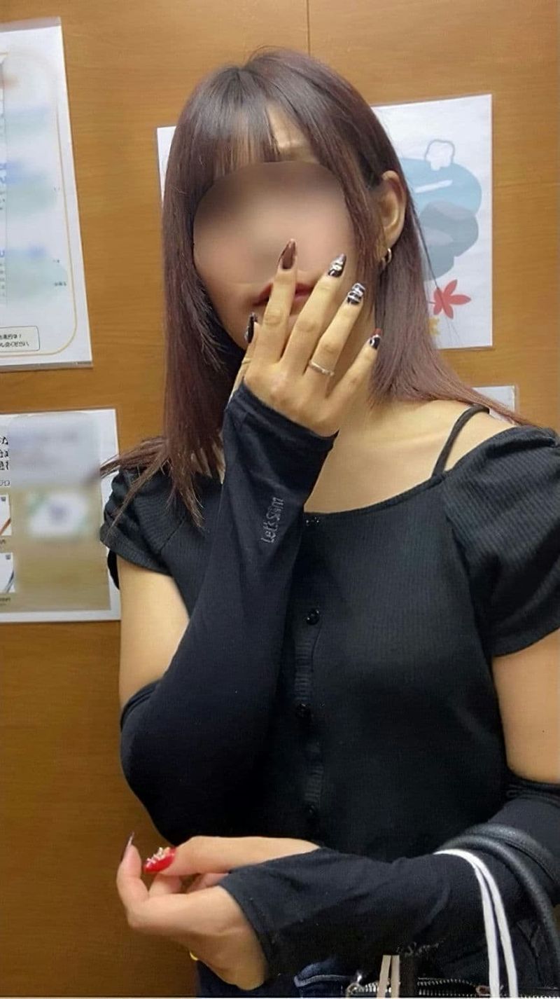 FC2 PPV 4577612 【个撮】22歳モデルは渋谷19店员!超バキュームでネバスぺごっくん即尺即アナル舐めがデフォルトの女神【完全颜出し】