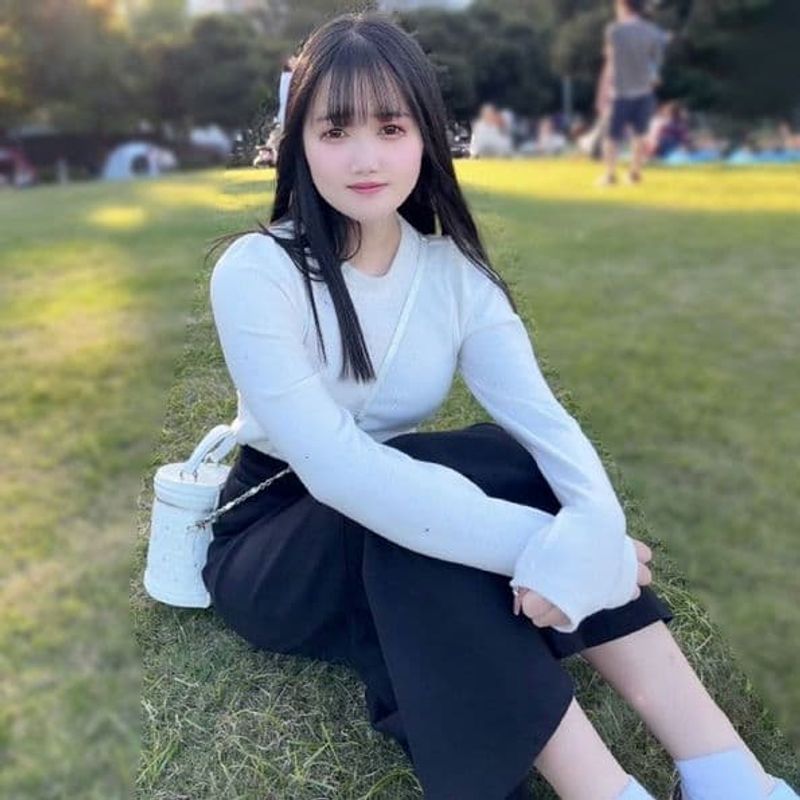 FC2 PPV 4580224 【初・无修正】奨学金に追われる18歳小系JD。色白モチモチ肌で爱娇たっぷりの素人膣奥ガン突きで中出し。