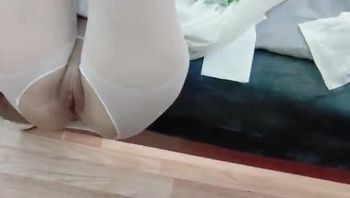软软兔 小母狗被肏到尿撒了一整地