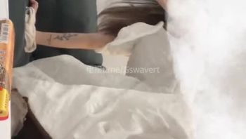 gswavert 爱抚小女友美嫩鲍