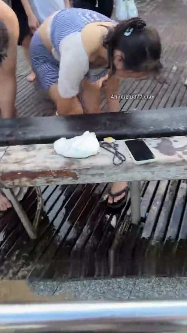 ❤️【高抄拍胸】海边露天 近距离怼奶拍小葡萄(2) 111 (37)
