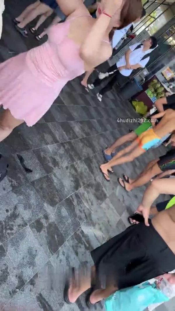 ❤️【高抄拍胸】海边露天 近距离怼奶拍小葡萄(1) 1 (30)