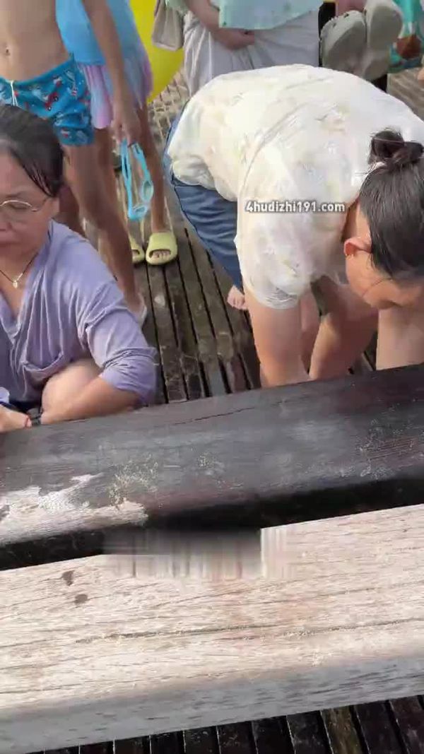 ❤️【高抄拍胸】海边露天 近距离怼奶拍小葡萄(2) 111 (14)
