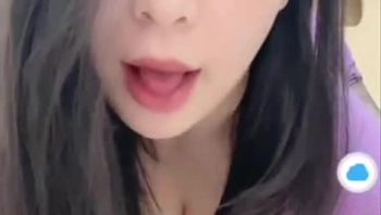  ❤️【一对一】❤️大屁股小姐姐卖力的把自己玩高潮痉挛 1