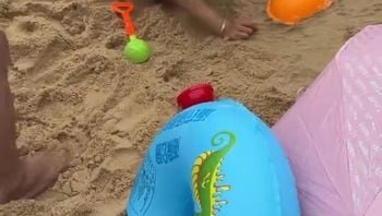 ❤️【高抄拍胸】海边露天 近距离怼奶拍小葡萄(1) 1 (1)