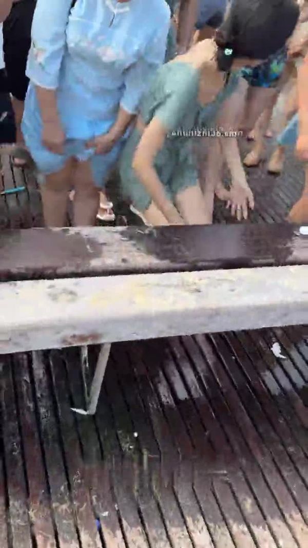 ❤️【高抄拍胸】海边露天 近距离怼奶拍小葡萄(1) 1 (35)