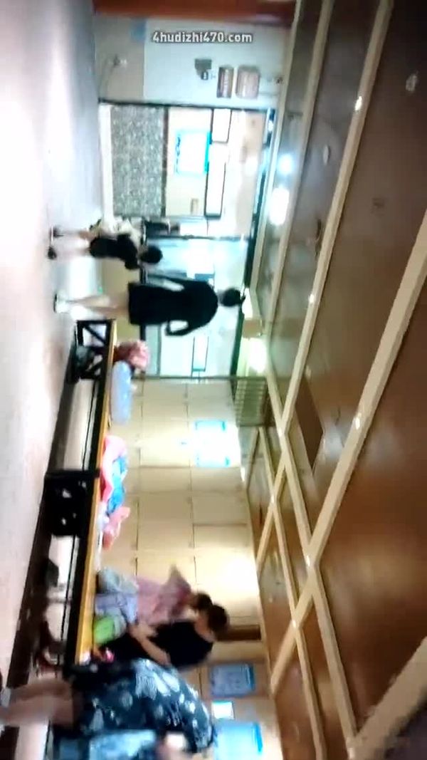 第四十六弹~国内某水上乐园~青春学妹巨乳熟女~更衣偷拍~-2 (8) (2)