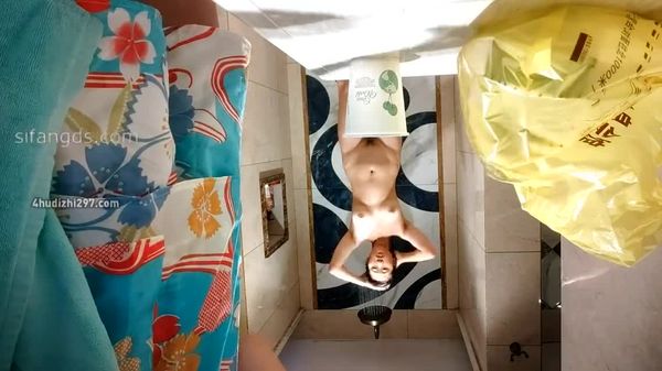 第四十八弹~国内某温泉会所偷拍~巨乳沉浸沐浴~嫩妹戏水-1 (1)
