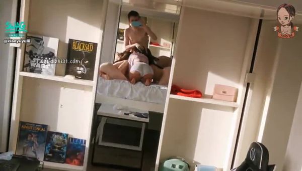 xiaoyuyulii 小鱼和两个女生抢吃肉棒被颜射口水四溅