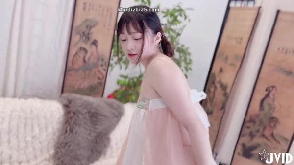 古装剧女配角试镜演出,满怀明星梦的小熙直接大尺度演出,让导演及编剧感受到满满的诚意