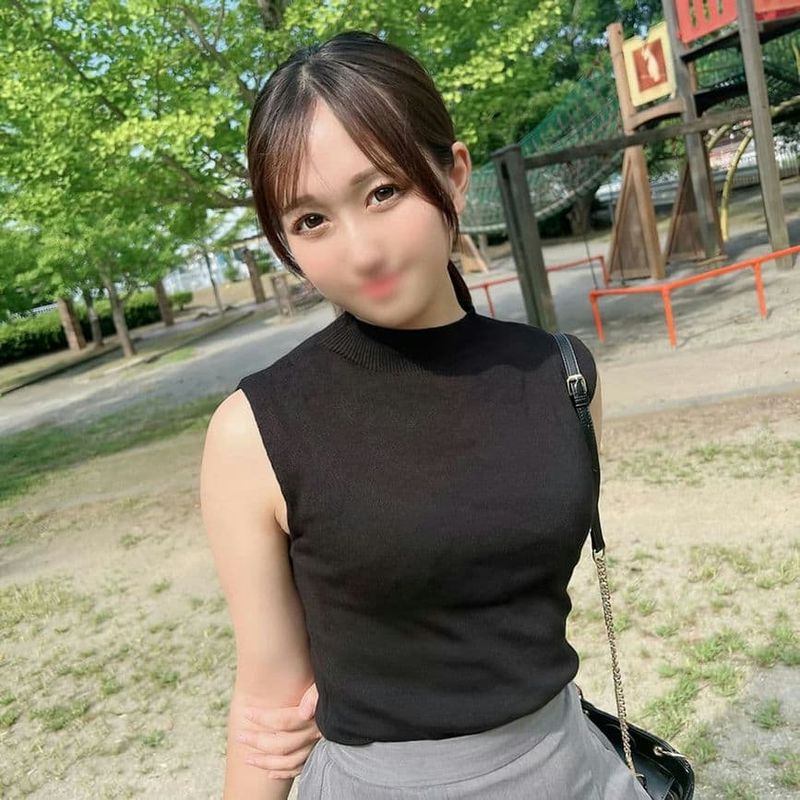 FC2 PPV 4559770 颜出し!某有名国立女大学に通う坂道系の可怜なポニテ女大生は隠れ愿望を开花し快楽に溺れる変态女に変貌!野外猥亵&口内射精!さらに