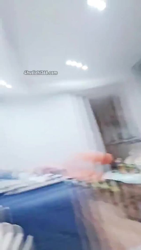 一对美乳又大又白,后入猛干,大白奶子直晃动,让人欲罢不能,骑乘位爆草 (2)