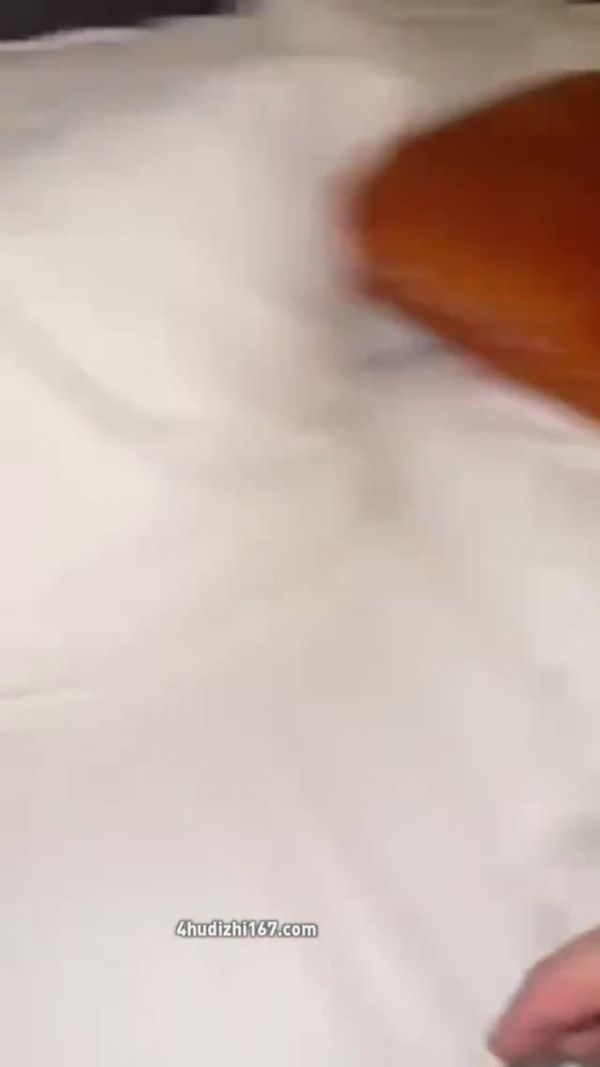 gswavert 刺激著贫乳乳首