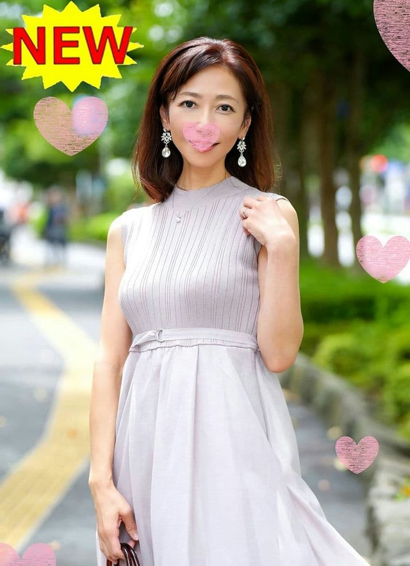FC2 PPV 4617981 【アラフィフ奥様の夢叶えます】むっつりドスケベ熟女48歳溢れる性欲を抑えきれず青臭い童貞ちんぽむしゃぶりつき&エンドレス3Pフ