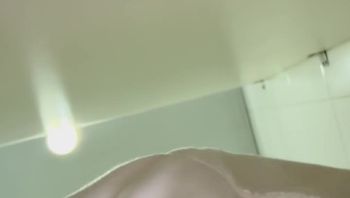 穿蓝色衣服的大二抽烟学姐，逼逼真的好嫩啊，但是痔疮有点严重，这种逼舔起来很爽