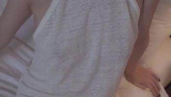 hongkongdoll 白T恤热舞掀起衣服看胸部