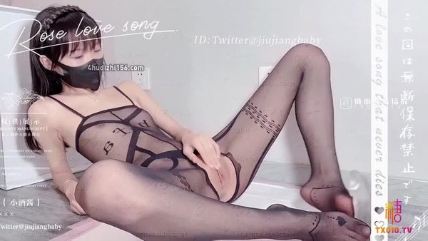 连体黑丝小姐双具玩弄双洞抽插白浆流出