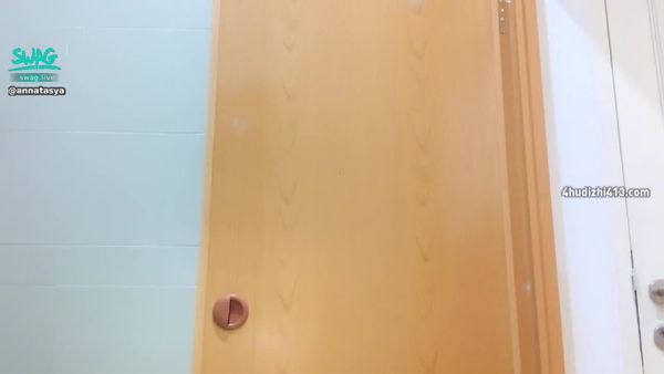 annatasya watchmewearpinkandplayinthetoilet