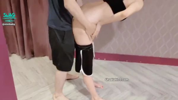 妮妮宝贝 17公分巨屌‼️小穴被塞爆的私人课程✨