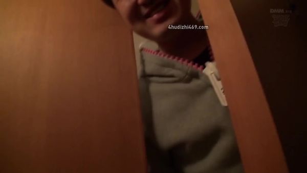 和制服女学y生的中出乱交修学旅行篇宫泽美绪