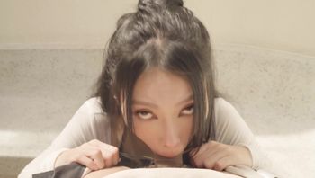 在度假时他妈的我热辣的女朋友户外和浴缸