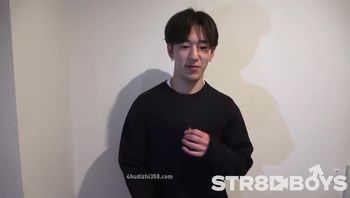 ャレイケメン24歳を街ナンパ!!连络きたからネカフェで喰っちゃったww雄フェラ受入れD