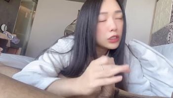 偷情做爱到一半时.老公打电话来