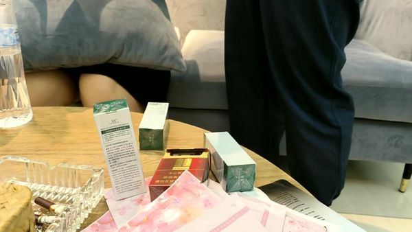 瘦子探花梦幻馆 好久没播的胖子,约战良家肉弹战车,吃饱喝足开操,舔肥穴扛腿操