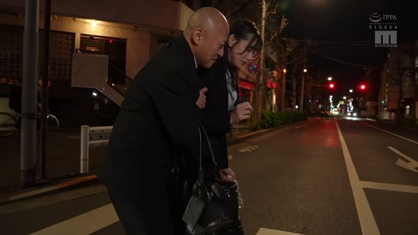 MIDV 402 黑丝佳作!女教师NTR:最喜欢的新班主任被巨根体育教师逼疯高潮勃起 宫下玲奈2