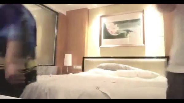 自拍找了两个极品美女玩双飞颜值非常高