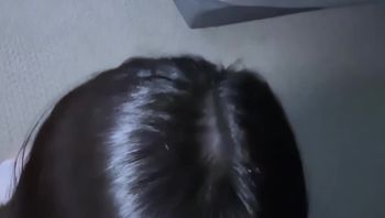 穿吊带白丝挨操，看起来白白嫩嫩的相当舒服