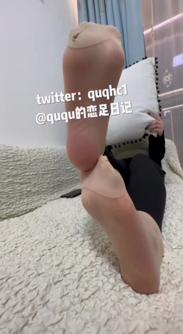 #quqhc1 #ququ的恋足日记推特以为新晋足控大佬约各种少妇嫩妹美足妹妹们技术都挺牛的 18