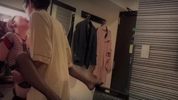 性感情趣丝袜和网装的少妇和我做爱