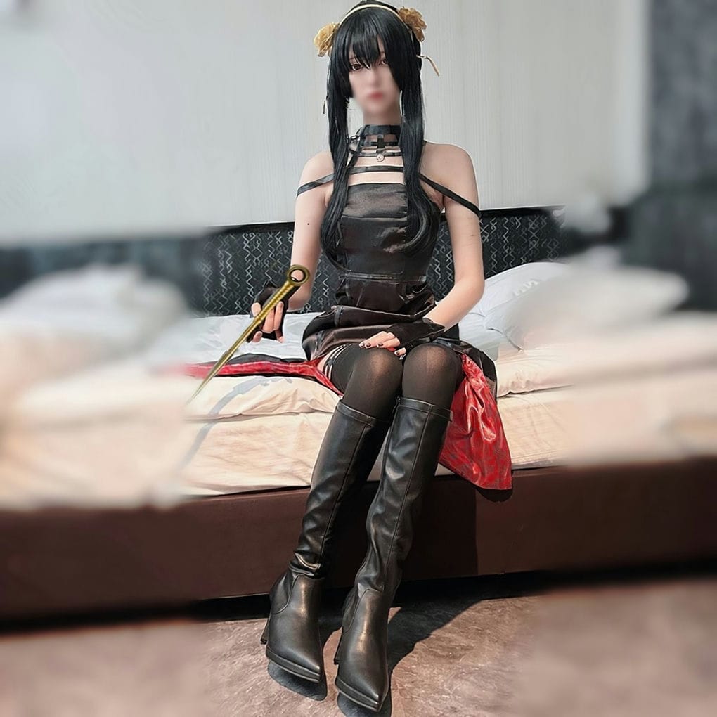 172cm美脚のあのコと、S○Y×FA○ILYヨル2つのコスで生セックス。