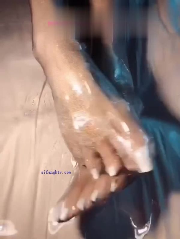 #足交 #wl大心脏也是个极品足交女神和鱼肠的快乐应该差不多齐名吧足交还是很给力2