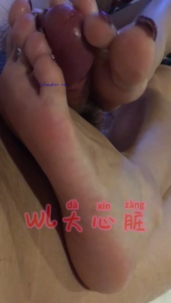 #足交 #wl大心脏也是个极品足交女神和鱼肠的快乐应该差不多齐名吧足交还是很给力4